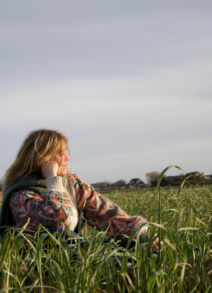 Dutch contemporary artist Leonoor Ruigrok wandering about Kunstmaand Ameland