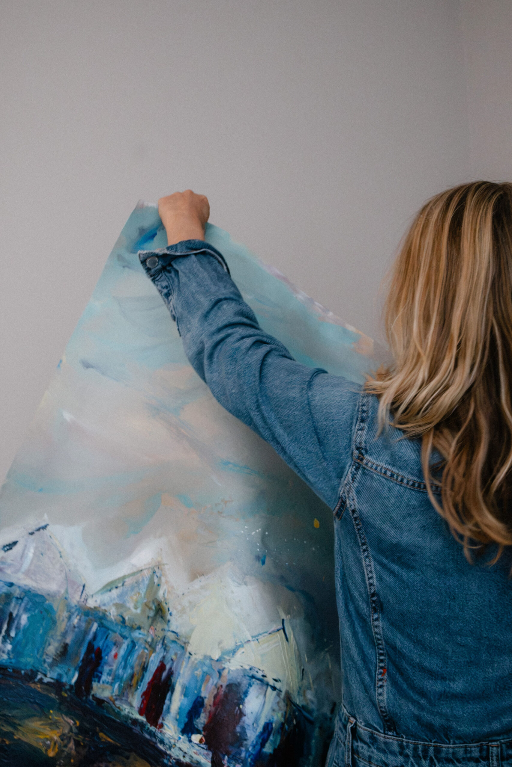 Leonoor Ruigrok working on a large blue painting in her studio